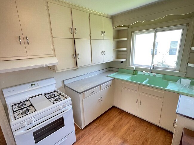 Building Photo - Lawrenceville Home with Lots of Charm and Space