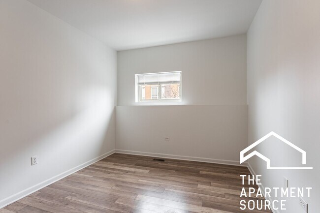 Building Photo - Modern Duplex Up: 2 Bed 2.5 Bath & In Unit W/D