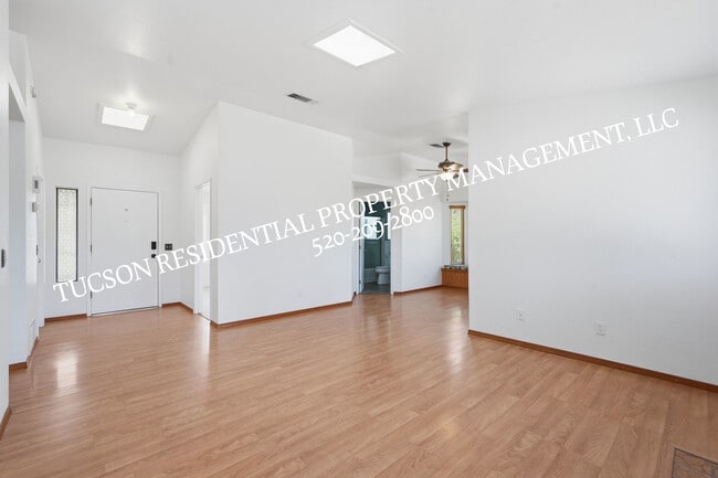 Building Photo - 2531 W Glenbrook Way