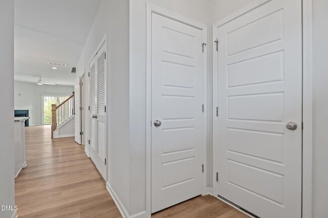 Building Photo - 745 Putney Hl Rd