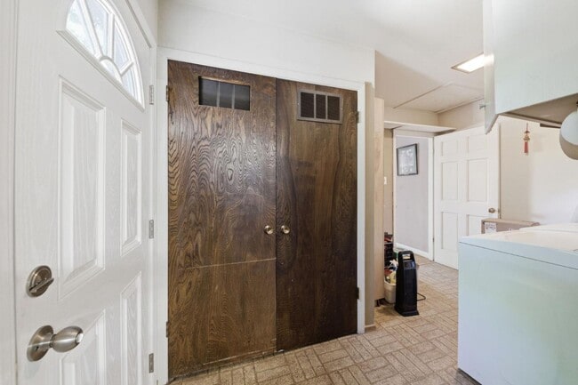 Building Photo - 25 Warmwood Way