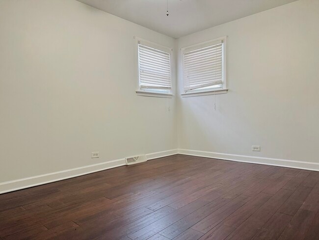 Building Photo - 4531 S Lawler Ave