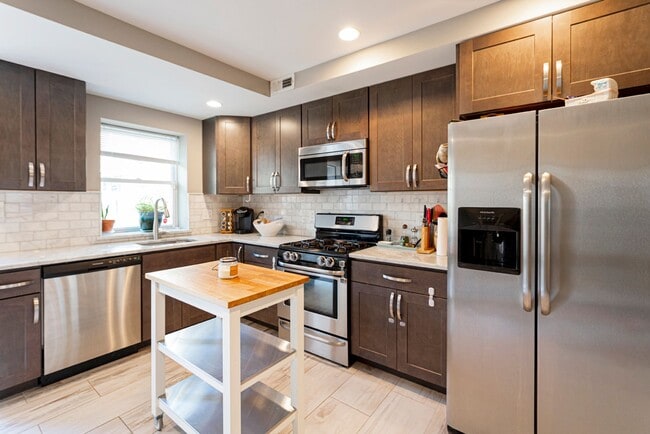 Building Photo - Point Breeze 2 Bedroom, 2.5 Bathroom Home