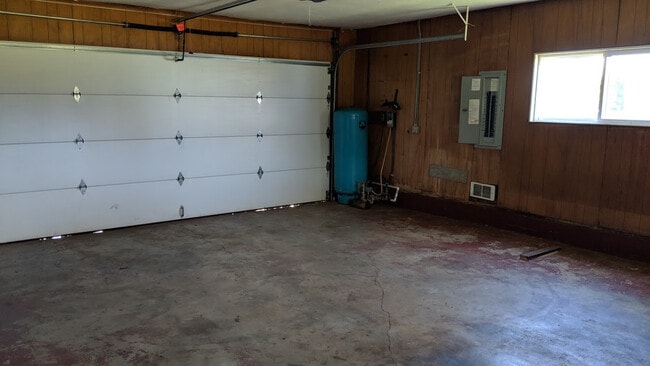 Building Photo - Spacious 4bed/2bath in desirable Pleasant ...