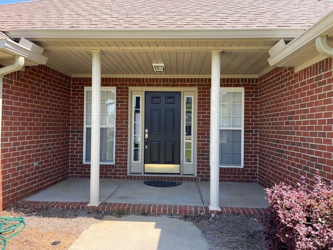 Building Photo - 499 Marble Falls