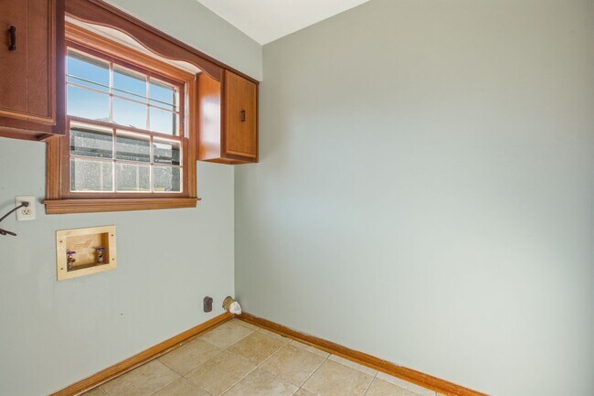 Building Photo - FOR RENT in NORTH COLUMBUS! Available NOW!