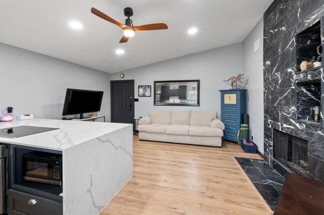 Building Photo - 203 E 31st St