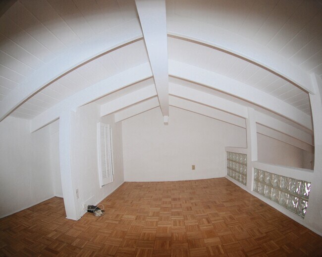 Building Photo - 1219 N Harper Ave