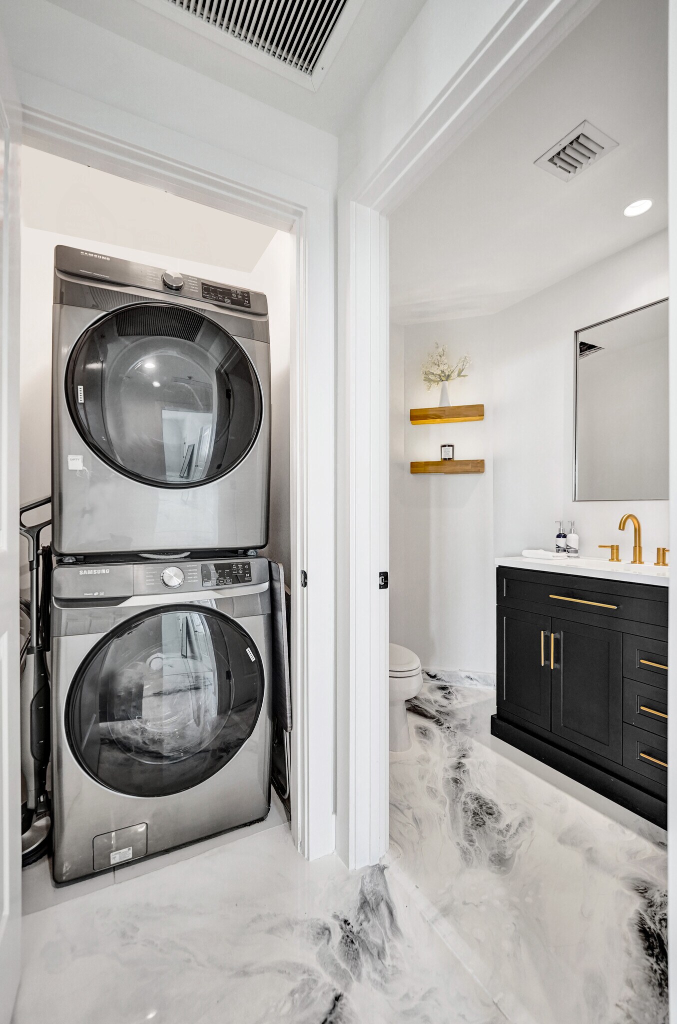 Building Photo - 315 NE 3rd Ave