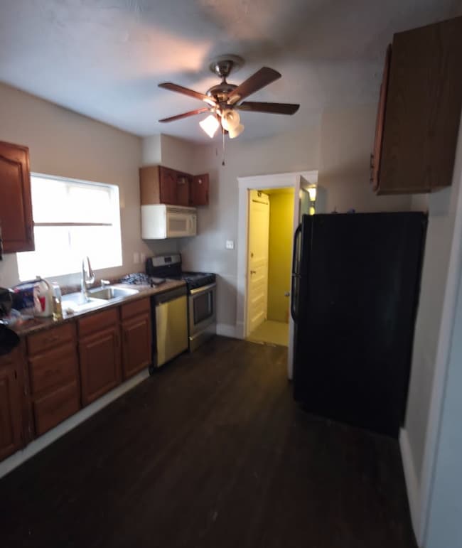 Building Photo - Single Family Home 3 beds 1 bath Available Now!