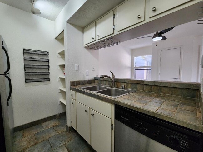 Building Photo - 941 Calle Mejia