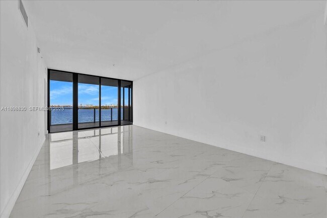 Building Photo - 700 NE 24th St