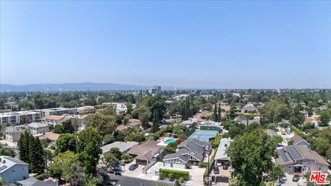 Building Photo - 6443 Matilija Ave