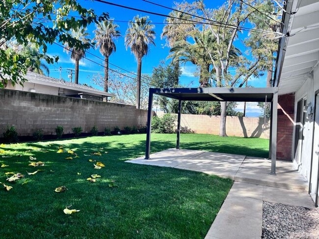 Building Photo - NEWLY RENOVATED South Redlands Home