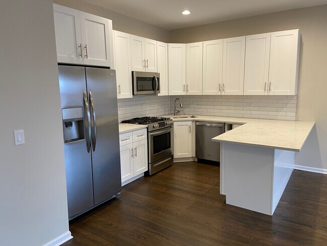 Building Photo - 1837 W North Ave