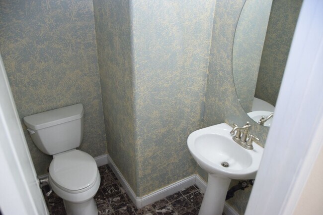 Building Photo - 60 Dark Creek Ave