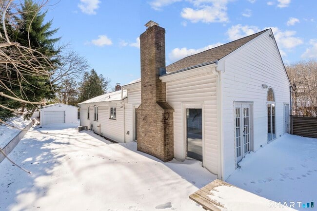 Building Photo - 338 Kenwood Ave