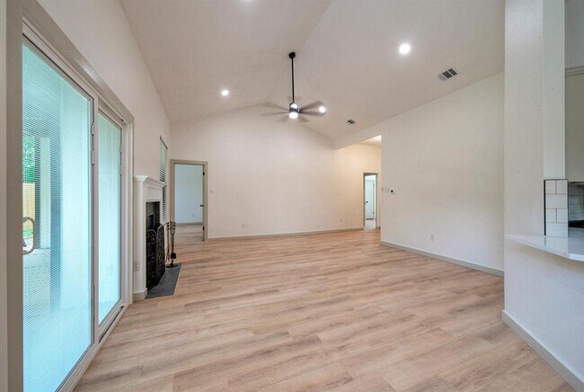 Building Photo - 2214 Big Hollow Dr
