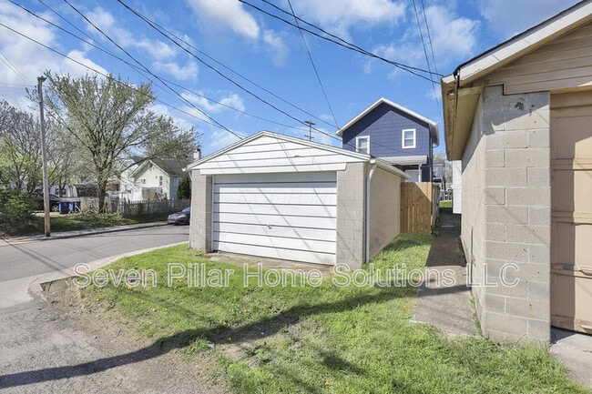 Building Photo - 522 Ryan Ave