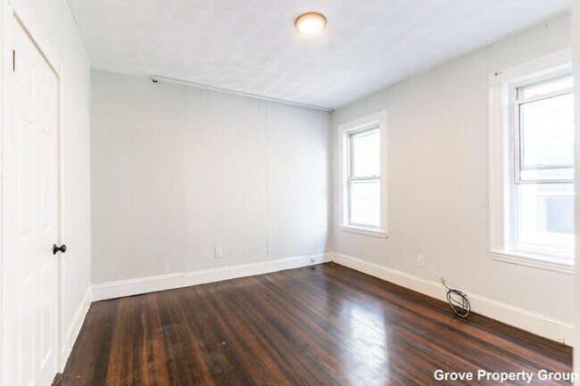 Building Photo - 4 bedroom in Boston MA 02127