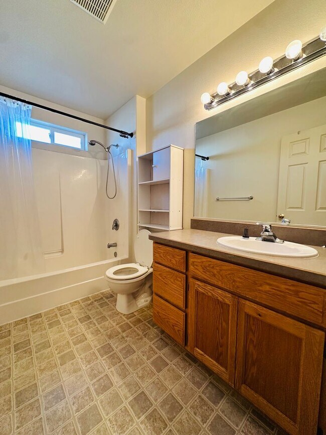 Building Photo - Beautiful 3 Bedroom Home in a Great Fallon Location — Landscaping Included!