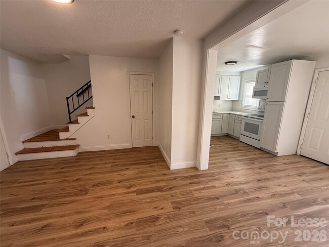 Building Photo - 421 Honeywood Ave