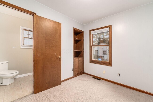 Building Photo - 683 S Roosevelt Ave