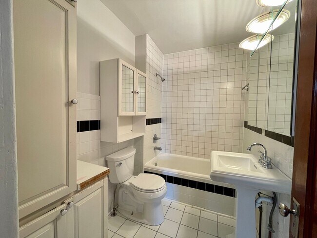 Building Photo - $0 DEPOSIT OPTION, NEW PAINT, TRADITIONAL BRICK HOME, WALKING DISTANCE TO DU!! LARGE BACKYARD, DE...