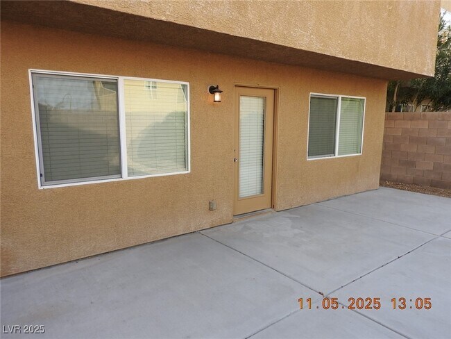 Building Photo - 240 Rustic Club Way