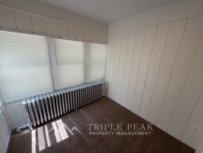 Building Photo - 417 Croyden Rd