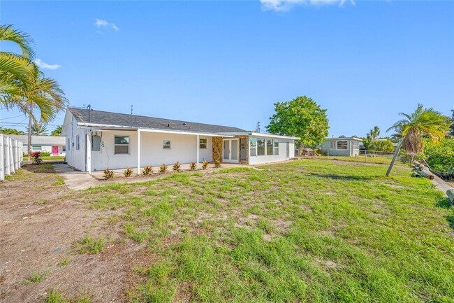 Building Photo - 7930 Causeway Blvd S