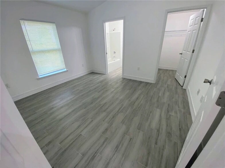 Building Photo - 5010 Locke Ln