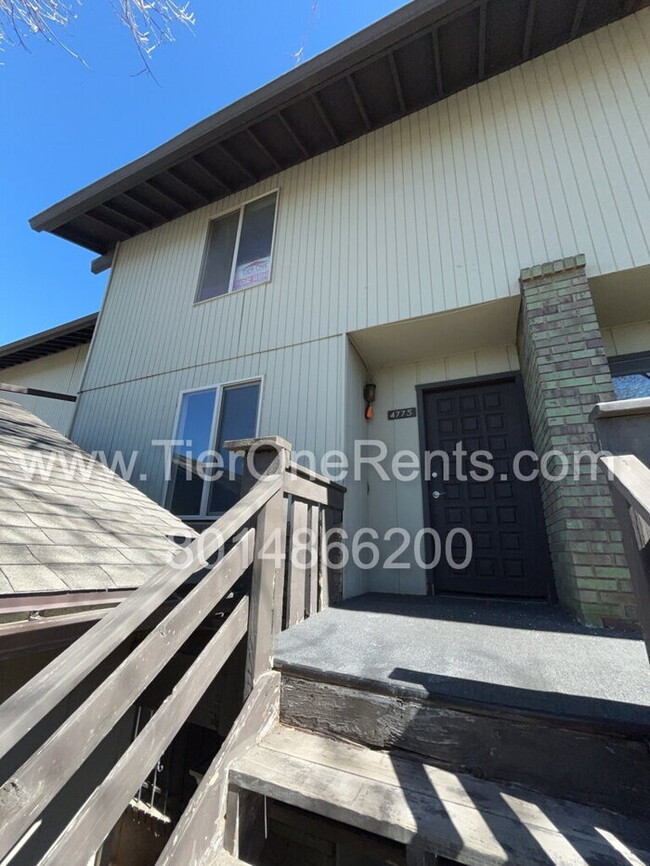 Building Photo - NO DEPOSIT option available for qualified ...