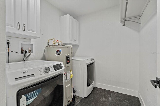 Building Photo - 4434 W Fairview Heights