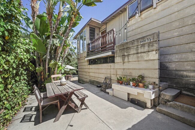 Building Photo - 944 Maltman Ave