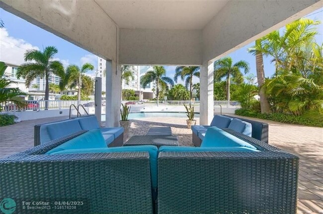Building Photo - 720 Bayshore Dr
