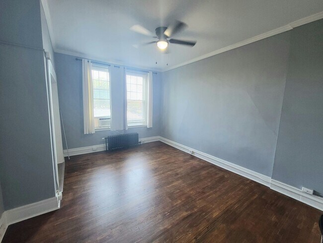 Building Photo - 1 Bed, 1 Bath - Uptown Charlotte Living *Move In Ready*