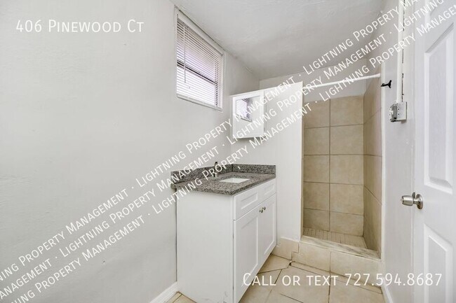 Building Photo - 406 Pinewood Ct