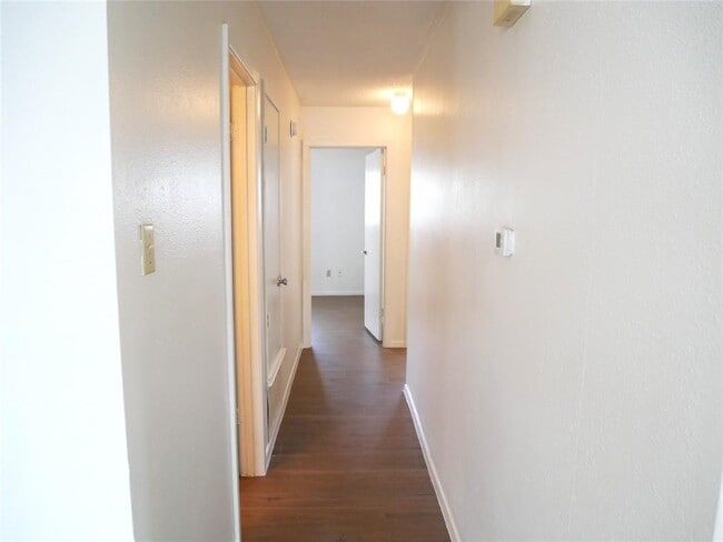 Building Photo - 2005 Old W Pl