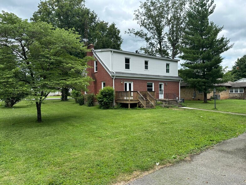 Building Photo - 1724 Kenton St