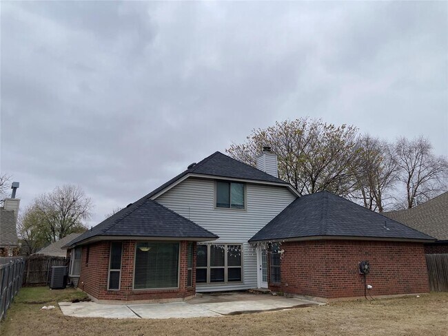 Building Photo - 405 Rhoades Ct