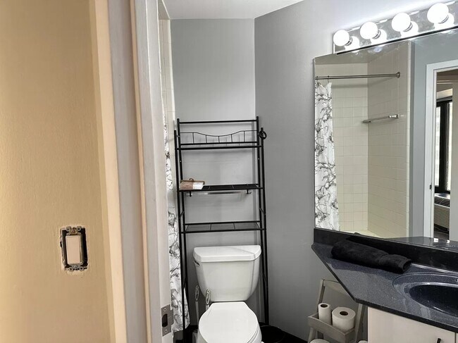 Building Photo - 300 Riverfront Dr