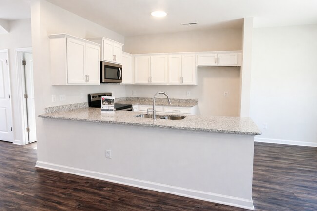 Building Photo - Two bedroom, 2.5 bath townhome with loft in Ridge Creek, Whitsett