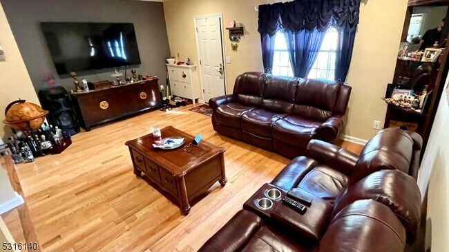 Building Photo - 188 Riva Dr