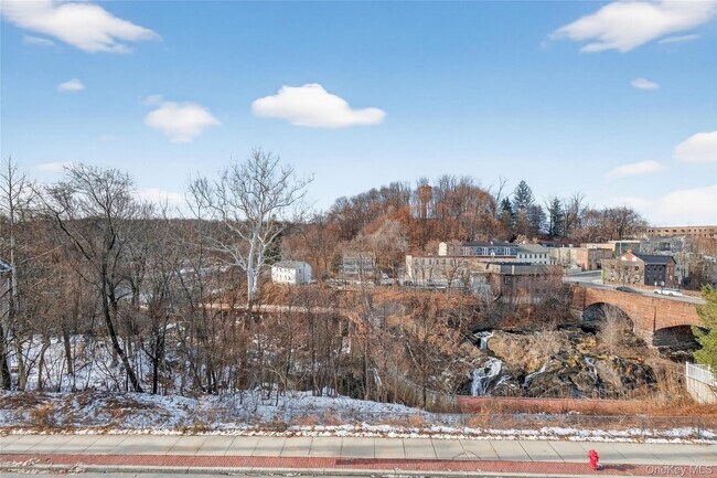 Building Photo - 10 Market St