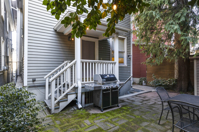 Building Photo - 2152 NW Flanders St