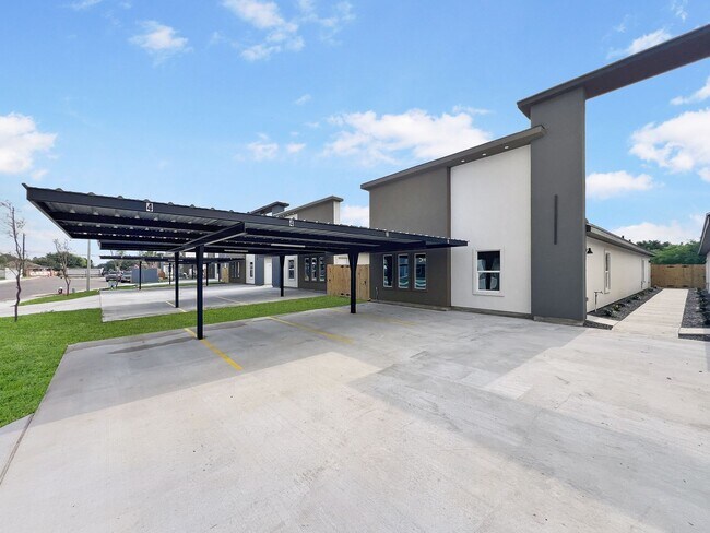 Building Photo - Brand New! Don't Miss Out Call today!