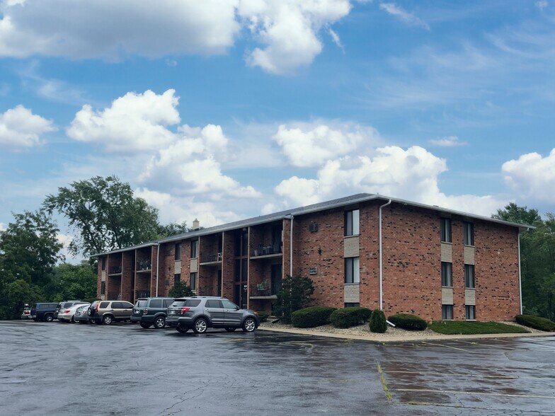 Camelot Apartments Free Parking - 1905 Austin Ave