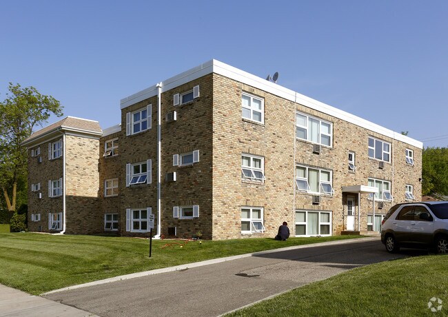 Primary Photo - 2500 Edgcumbe Ave Apartments