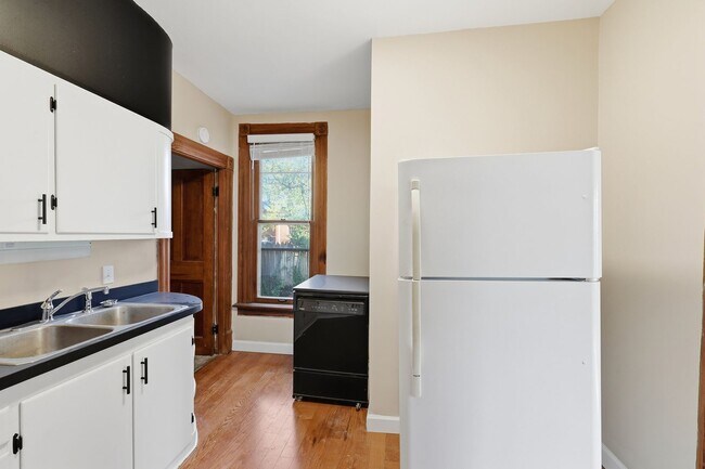 Building Photo - Muir - 308-308 1/2 Wilber Ave